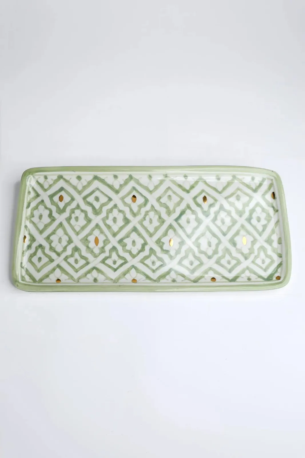 Plateau long rectangulaire en céramique avec décor artisanal marocain