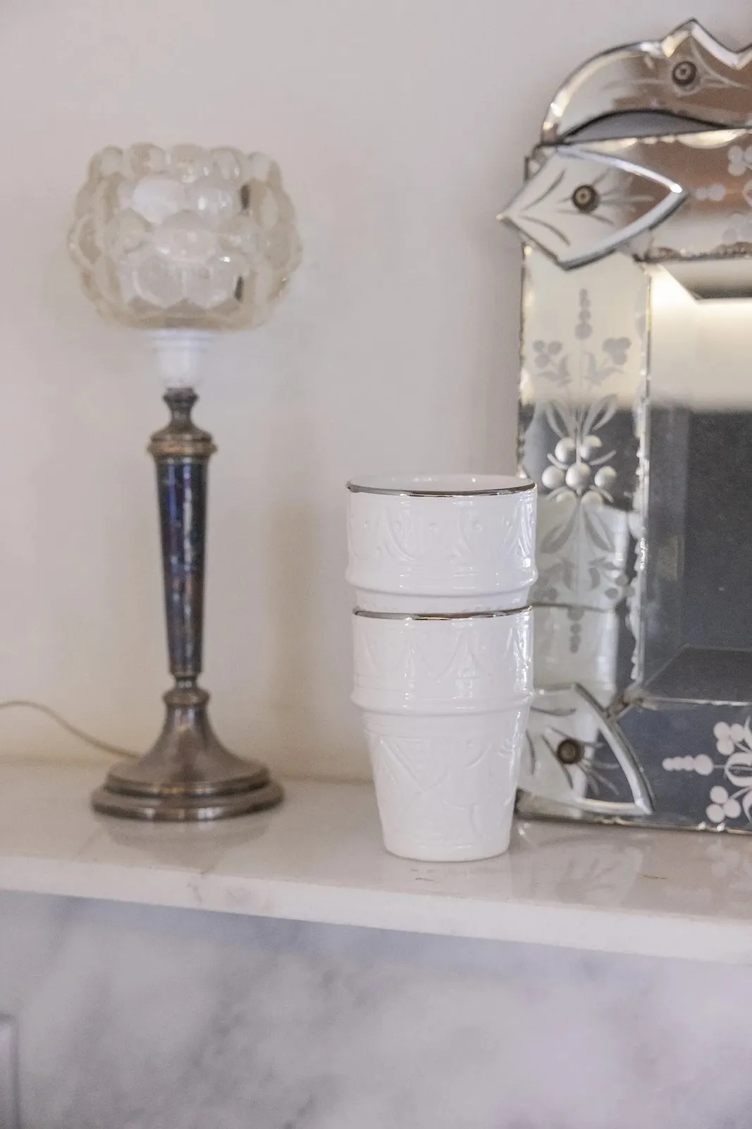 Grande tasse en céramique artisanale marocaine avec motifs traditionnels