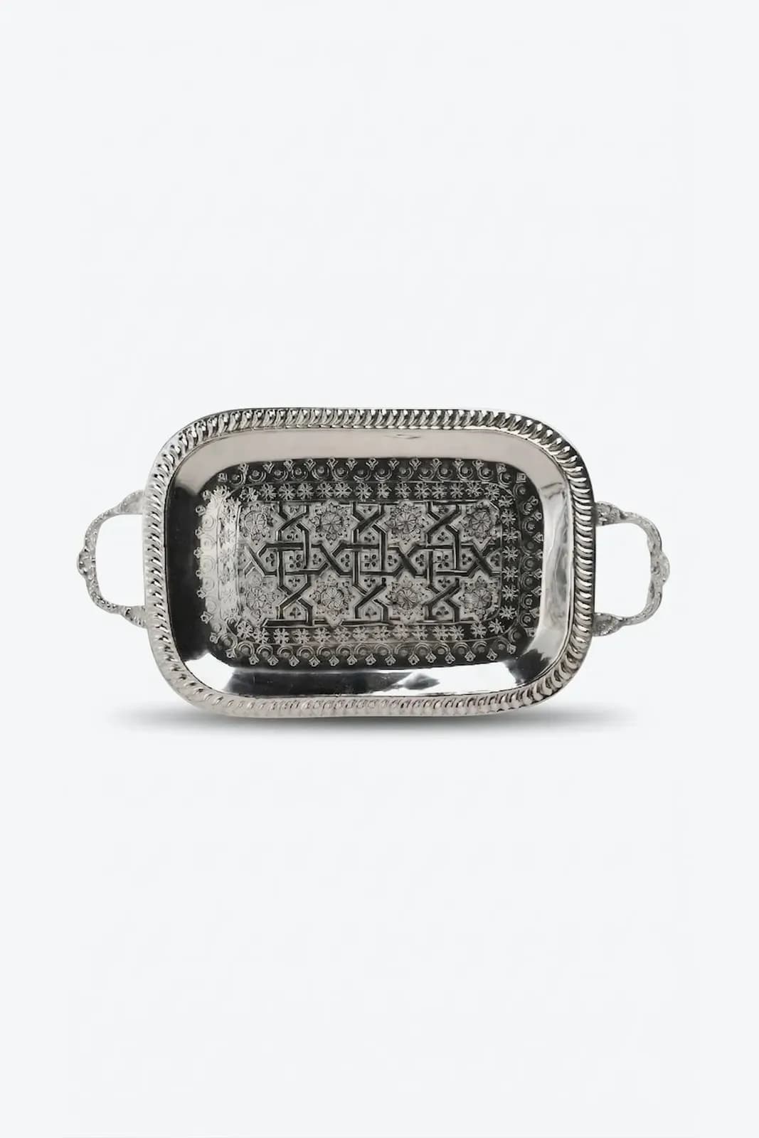 Plateau rectangulaire artisanal en maillechort avec poignées latérales et motifs orientaux gravés