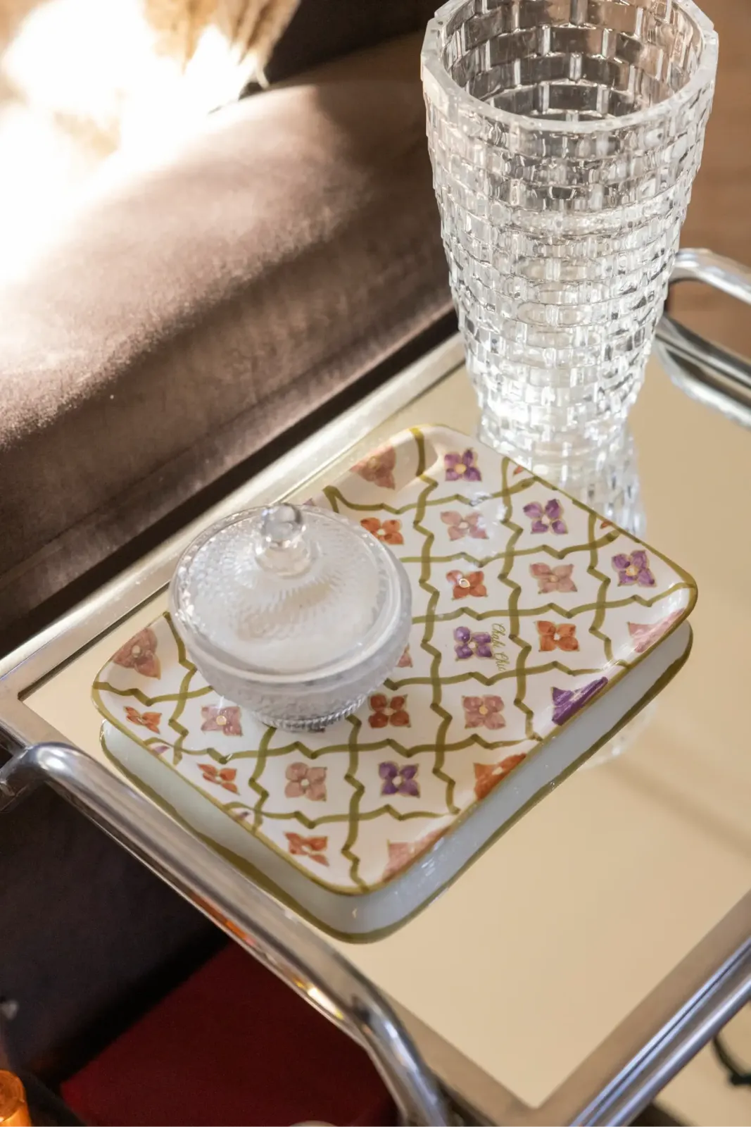 Petit plateau en céramique marocaine artisanale avec décor doré