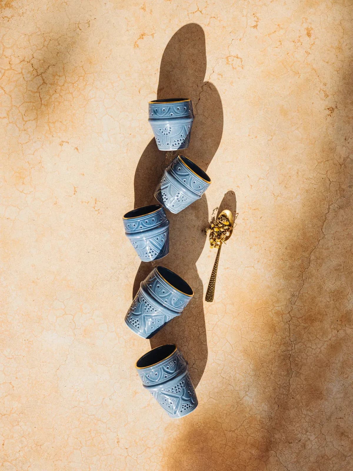 Grande tasse en céramique marocaine artisanale bleu stone