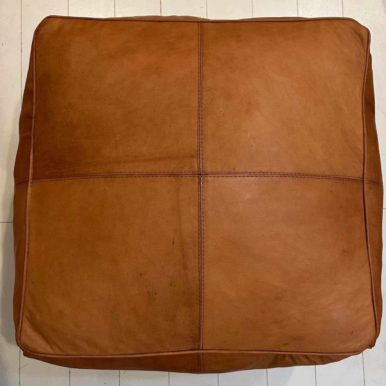 Pouf carré marocain en cuir naturel couleur sable fait main