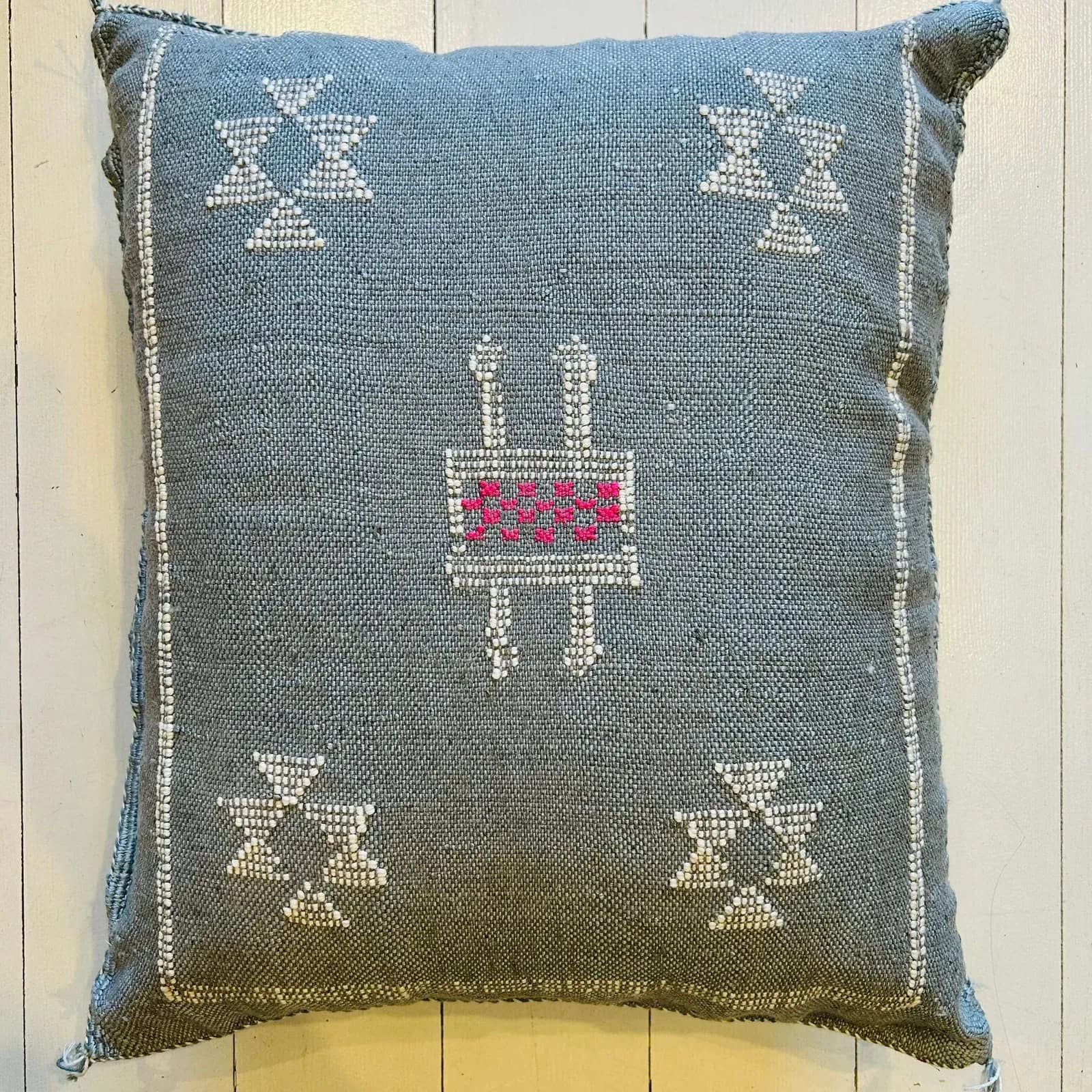Coussin marocain en soie de cactus tissée à la main modèle Harbour