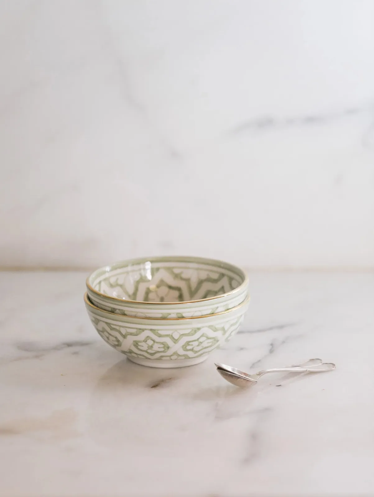 Petit bol bas en céramique artisanale marocaine fait main