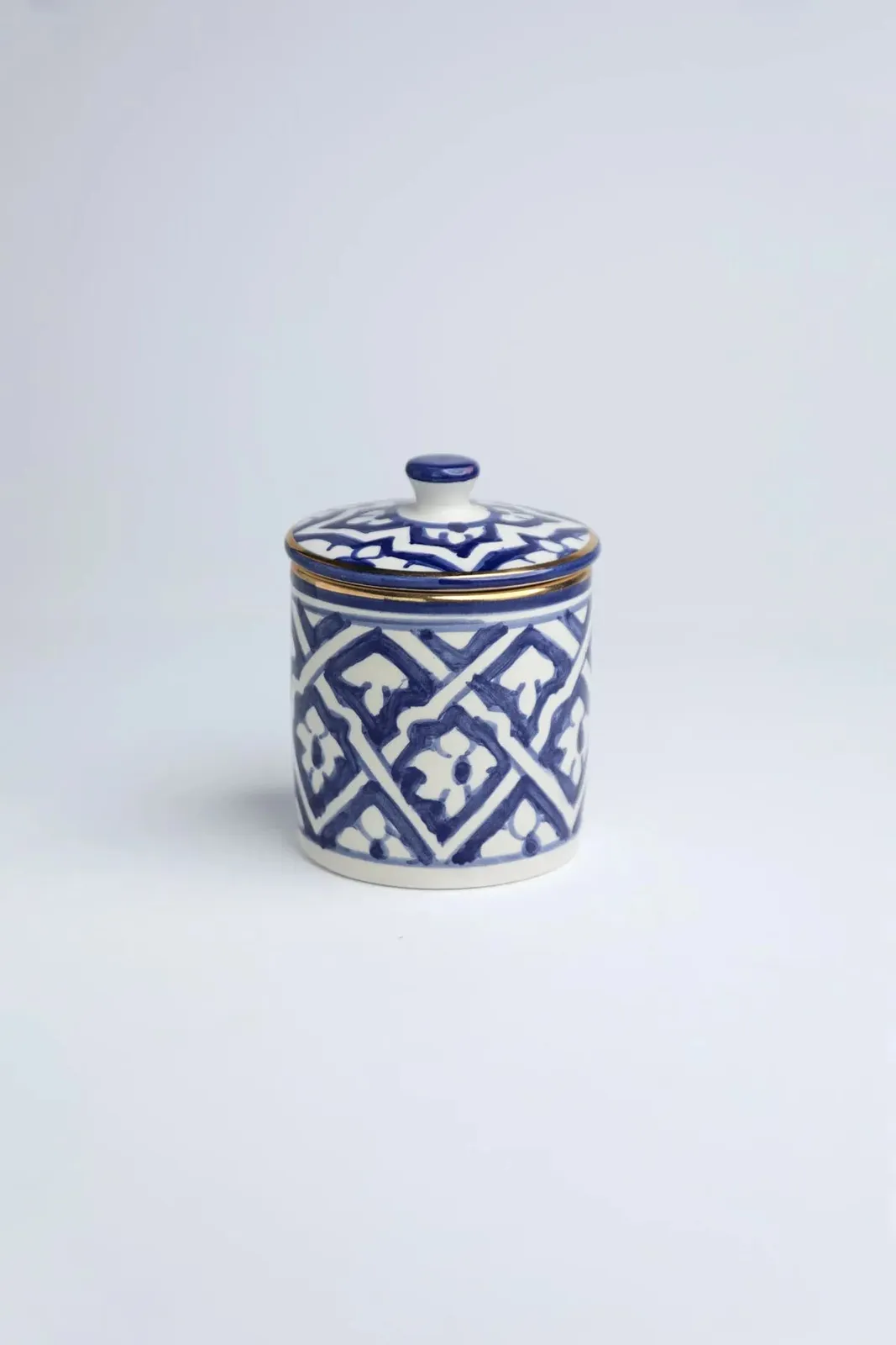 Boîte Souky en céramique artisanale marocaine avec décoration en or