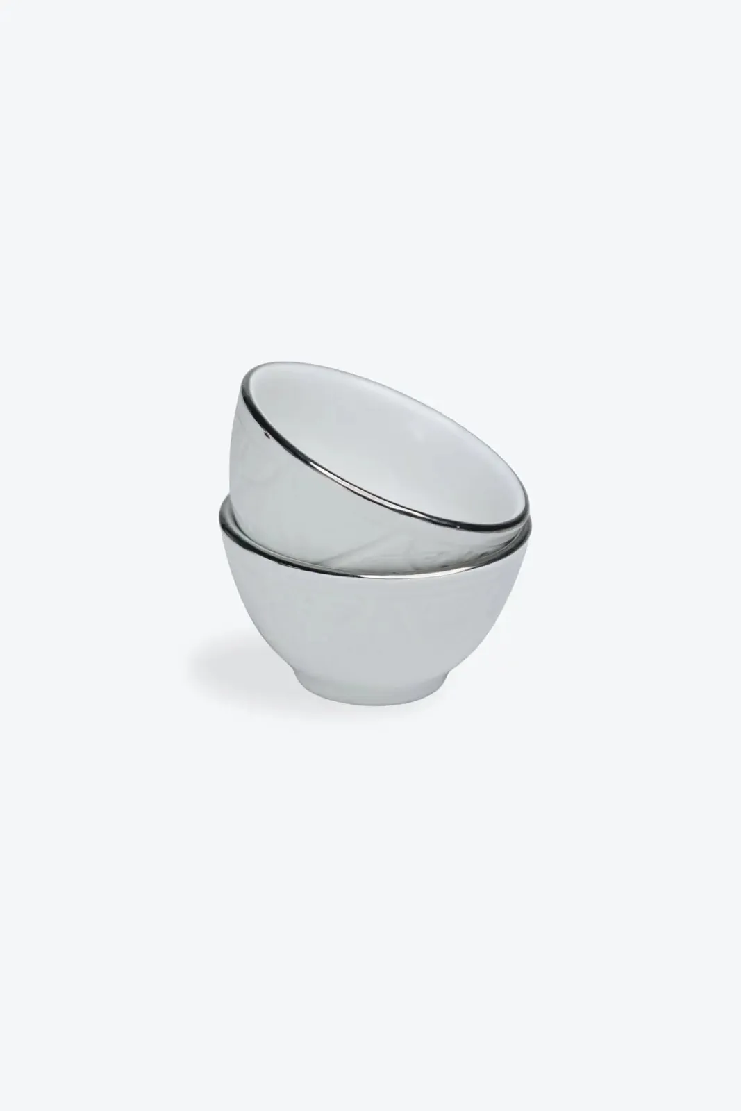 Deux mini bols en céramique artisanale avec motif argenté pour snacking.