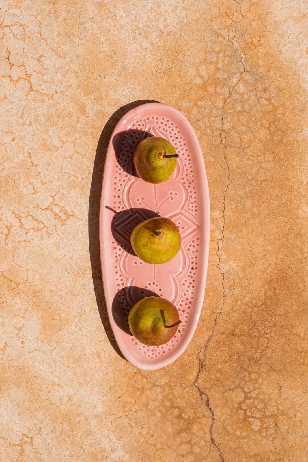 Petit plateau ovale en céramique artisanale de couleur blush