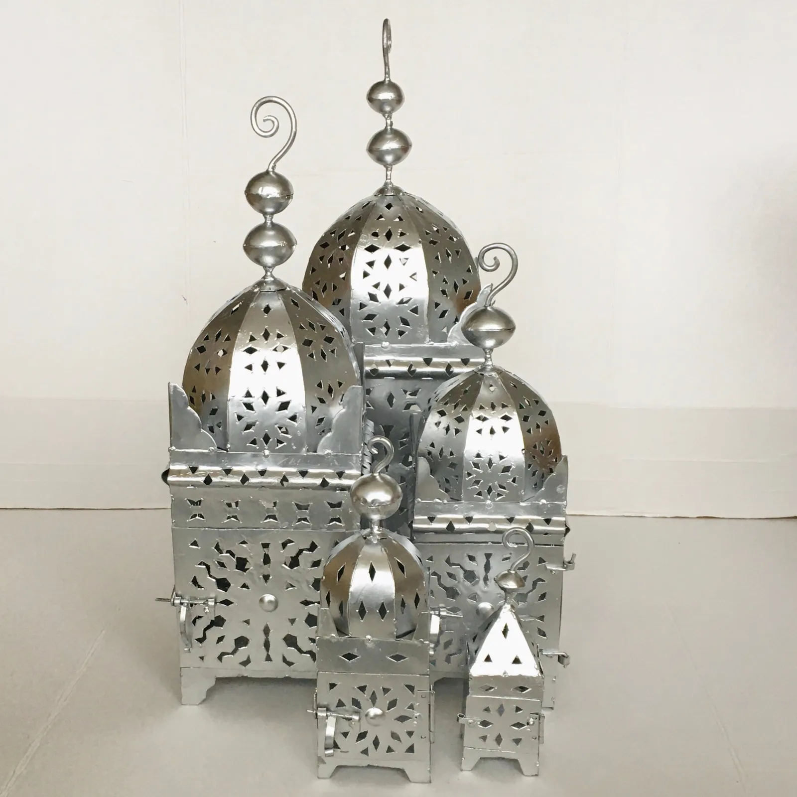 Lanterne marocaine Koutoubia en fer peint argenté, trois tailles disponibles